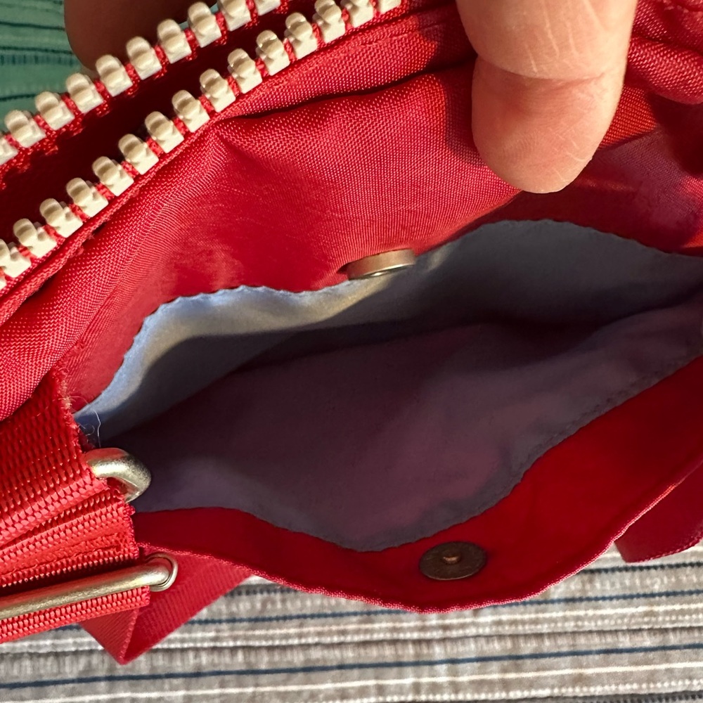 Baggallini red crossbody bag, EUC - Picture 5 of 5
